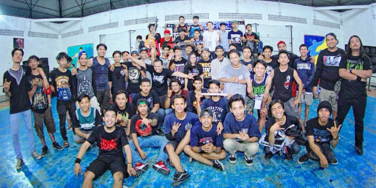 STRAIGHT MOSH CREW banner