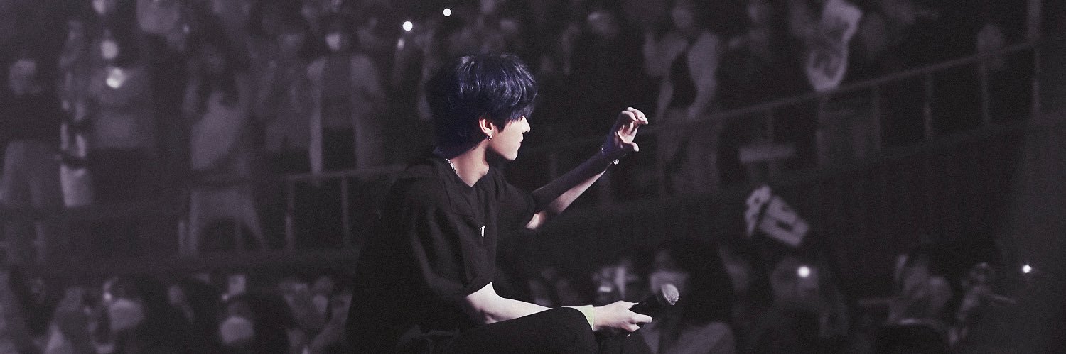 minhoows's profile banner image