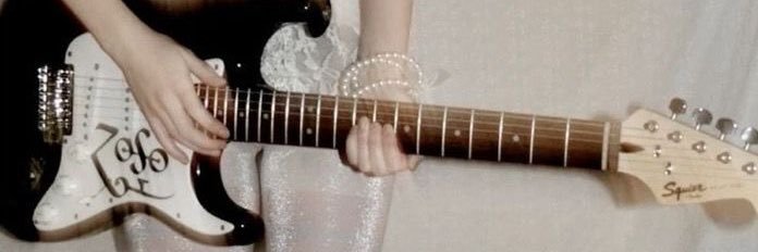 Elle! banner