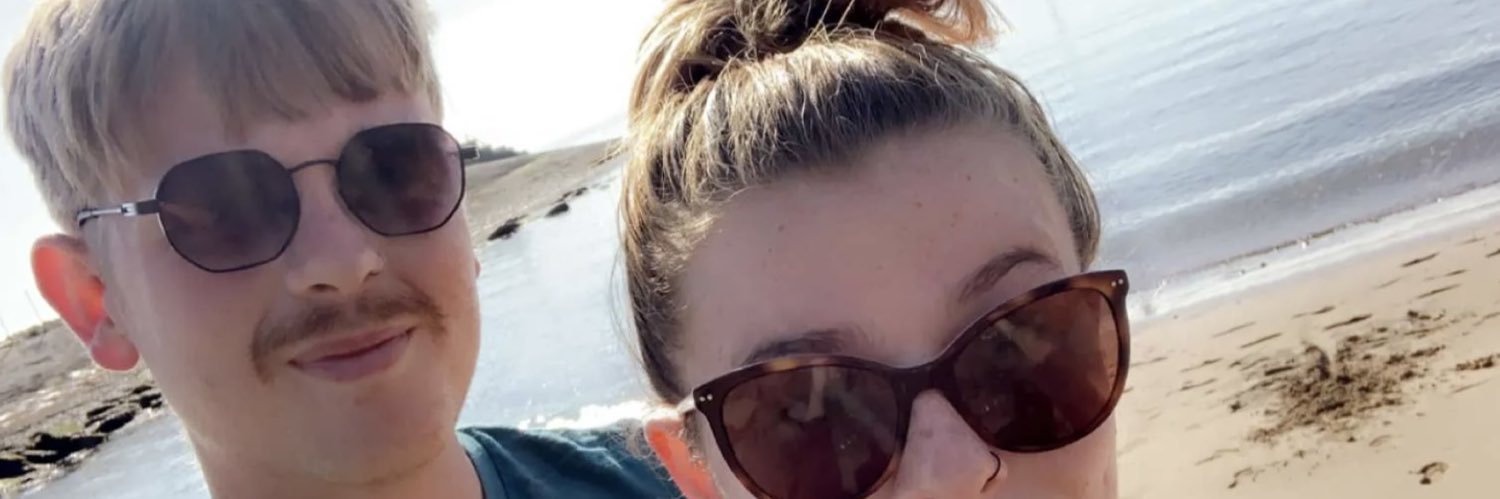 chloe smith 🦔🌻 banner