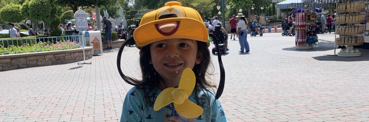 AriAlatorre's profile banner image