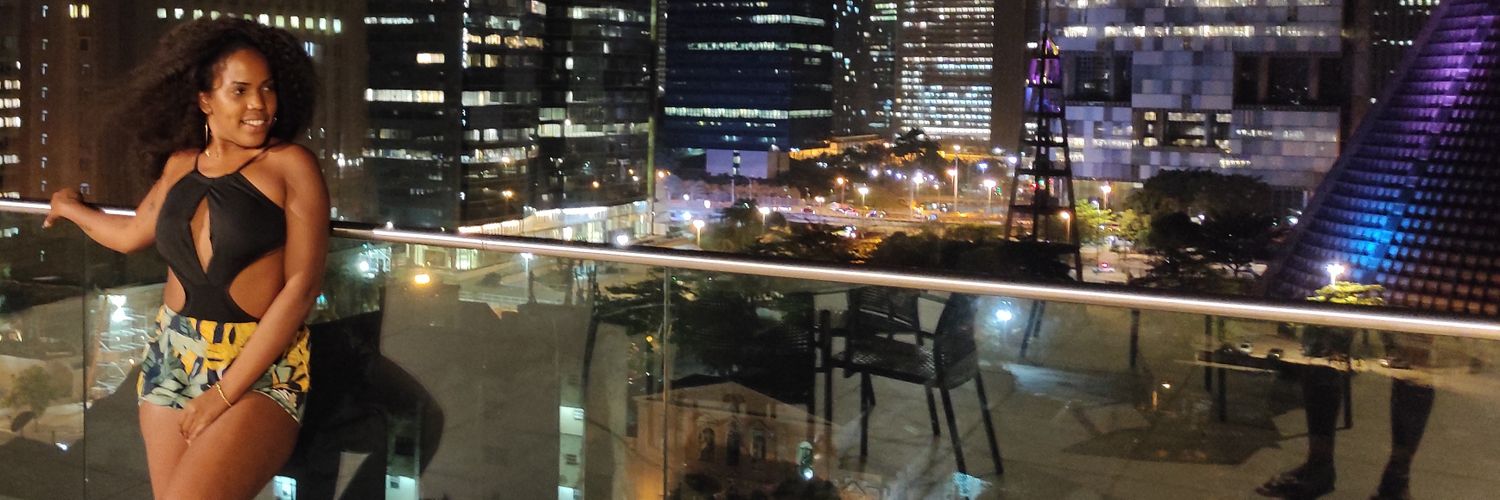 Carolynna Assis banner