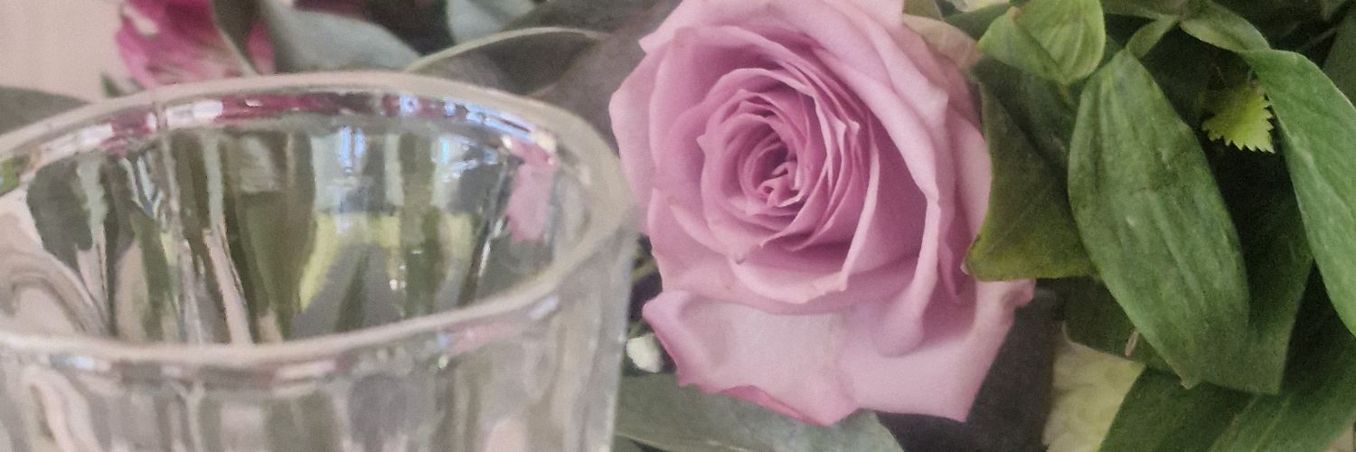 Denizmily's profile banner image