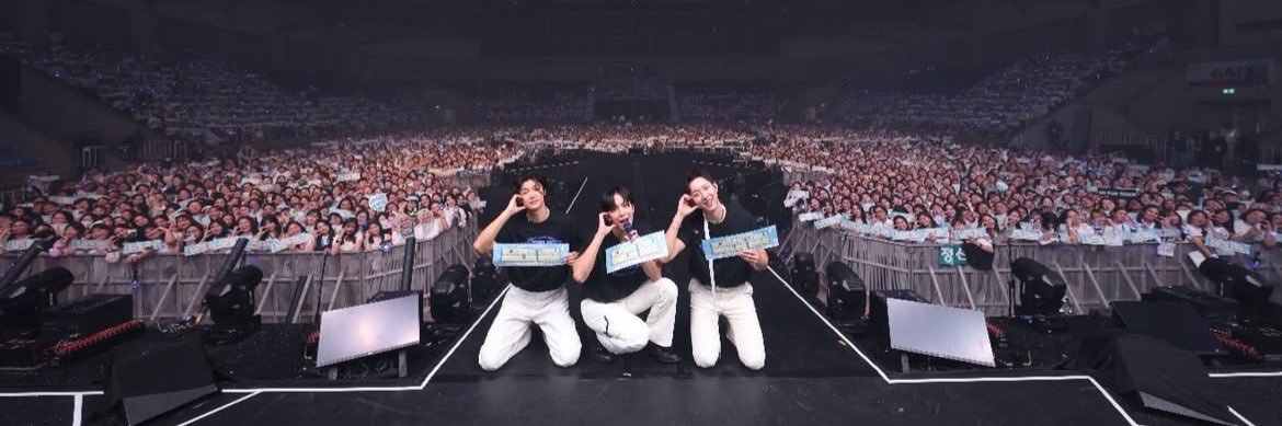 รอคอน CNBLUE banner
