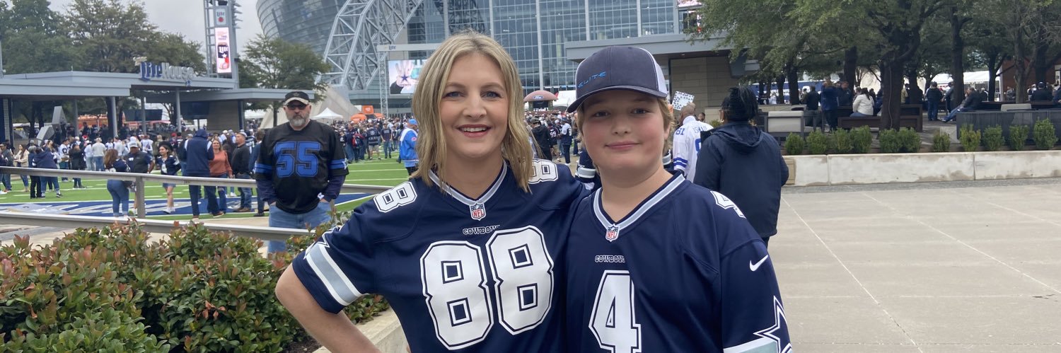 erinhatfield's profile banner image