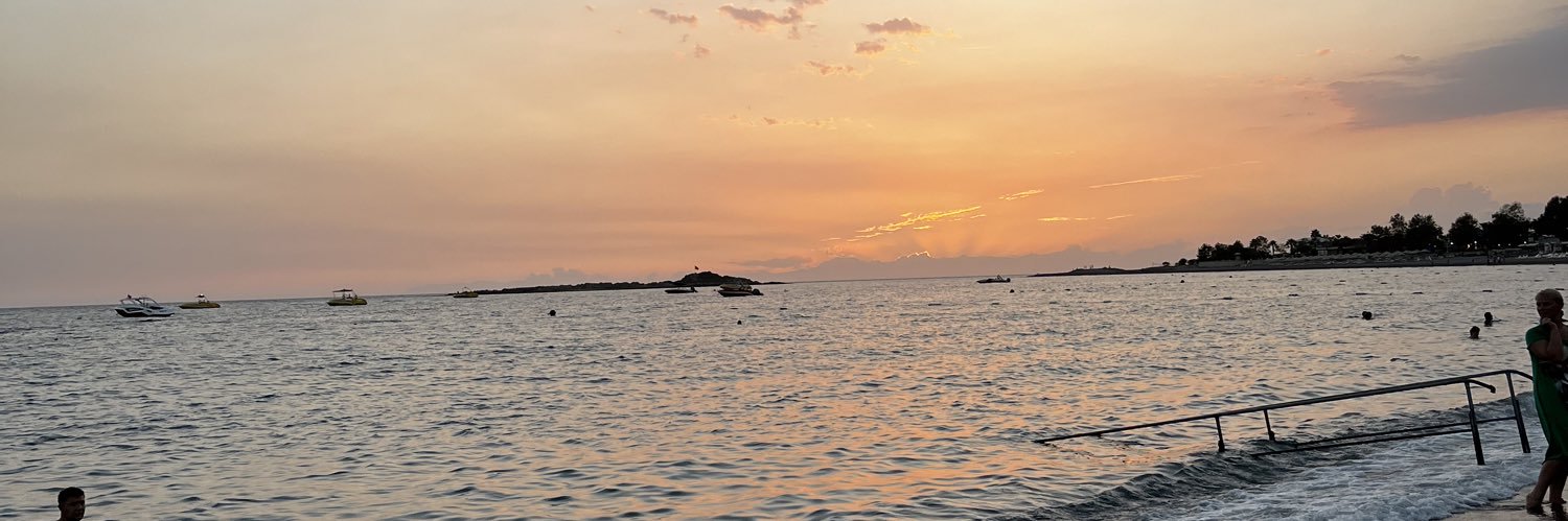 RbrtJulie's profile banner image