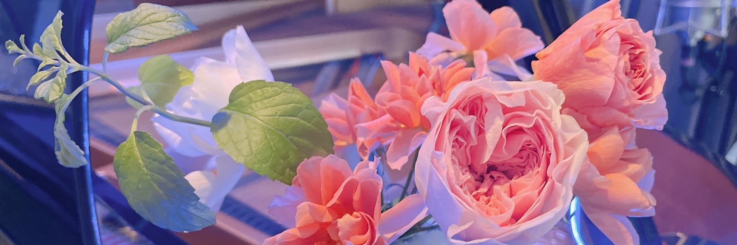 luvtomR's profile banner image