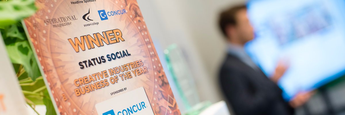 Status Social banner