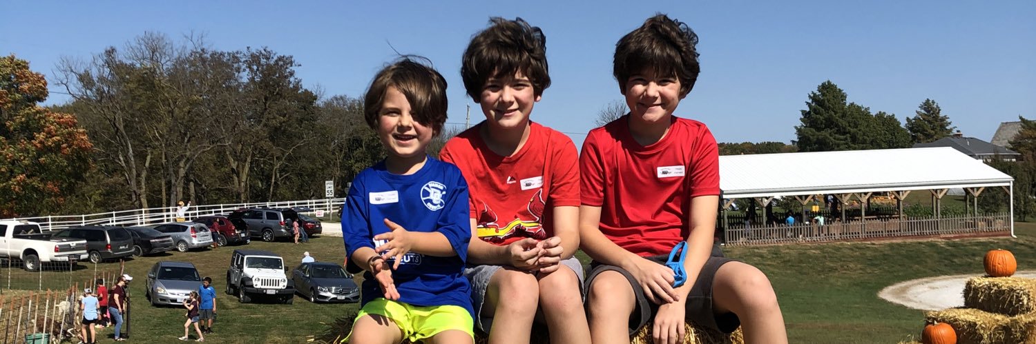 Molly with a y banner