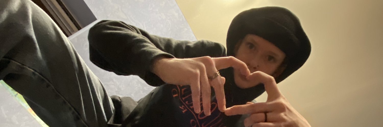 ElisaSnr's profile banner image