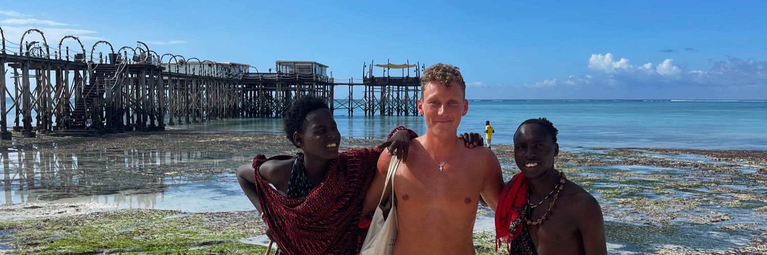 Raxmushansson's profile banner image