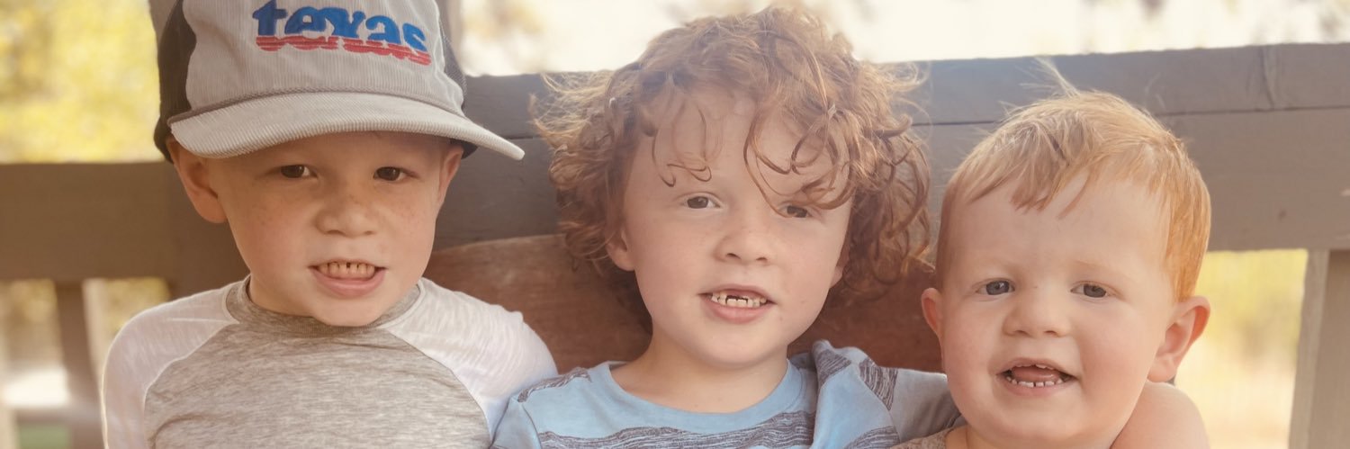 lauriejbart's profile banner image