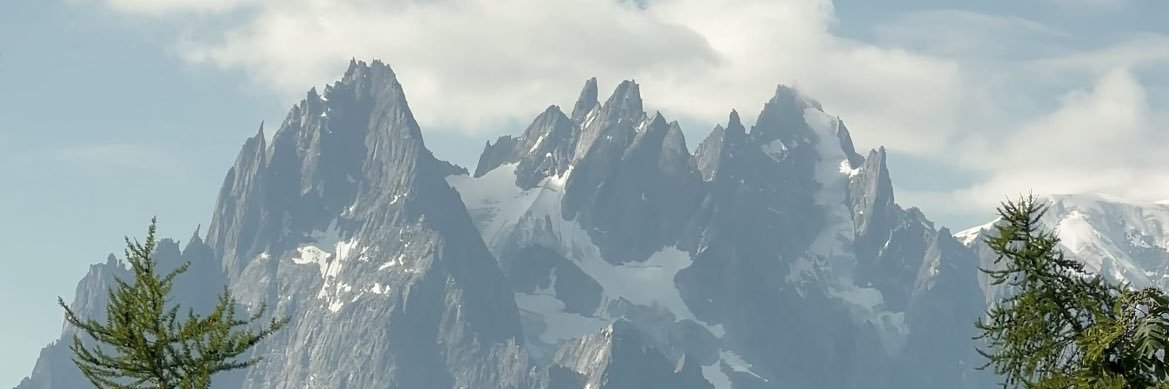 emdoesnothing's profile banner image