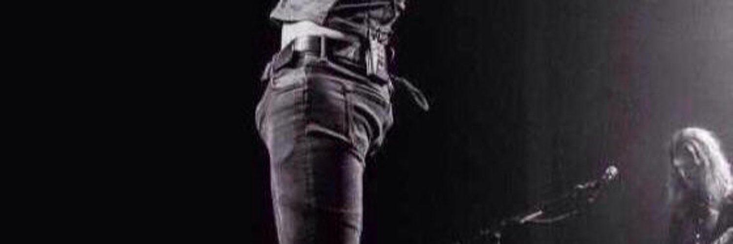 Dan Reynolds' Bulge on Twitter "Imaginedragons Do you find me creepy(01)