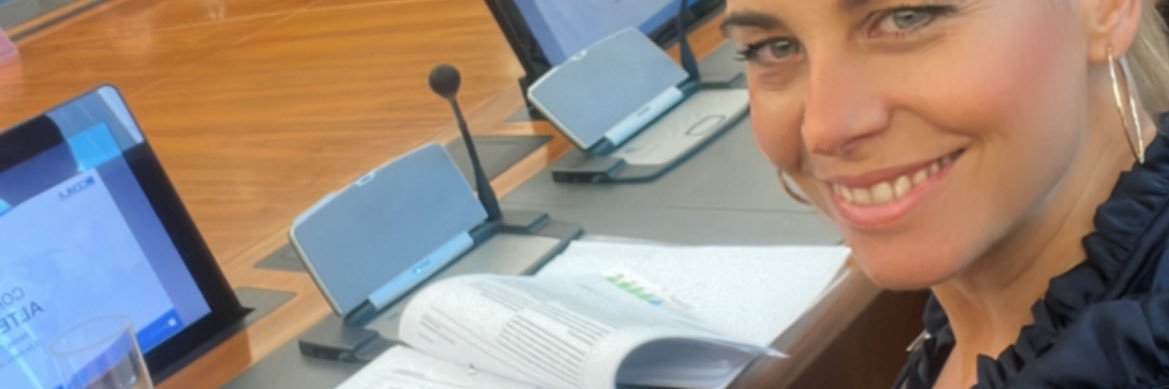 Arianatwit's profile banner image