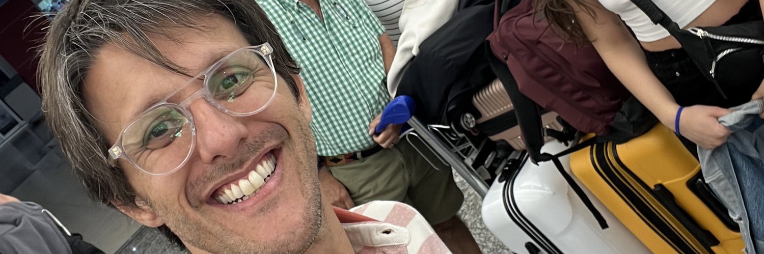 emihsanchez's profile banner image