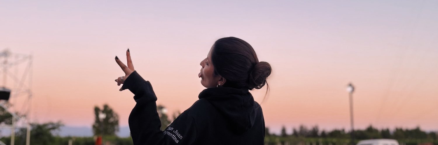 nnavaselena's profile banner image
