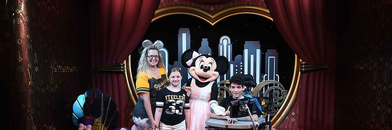 Kimmy J 🖤💛🖤💛 banner