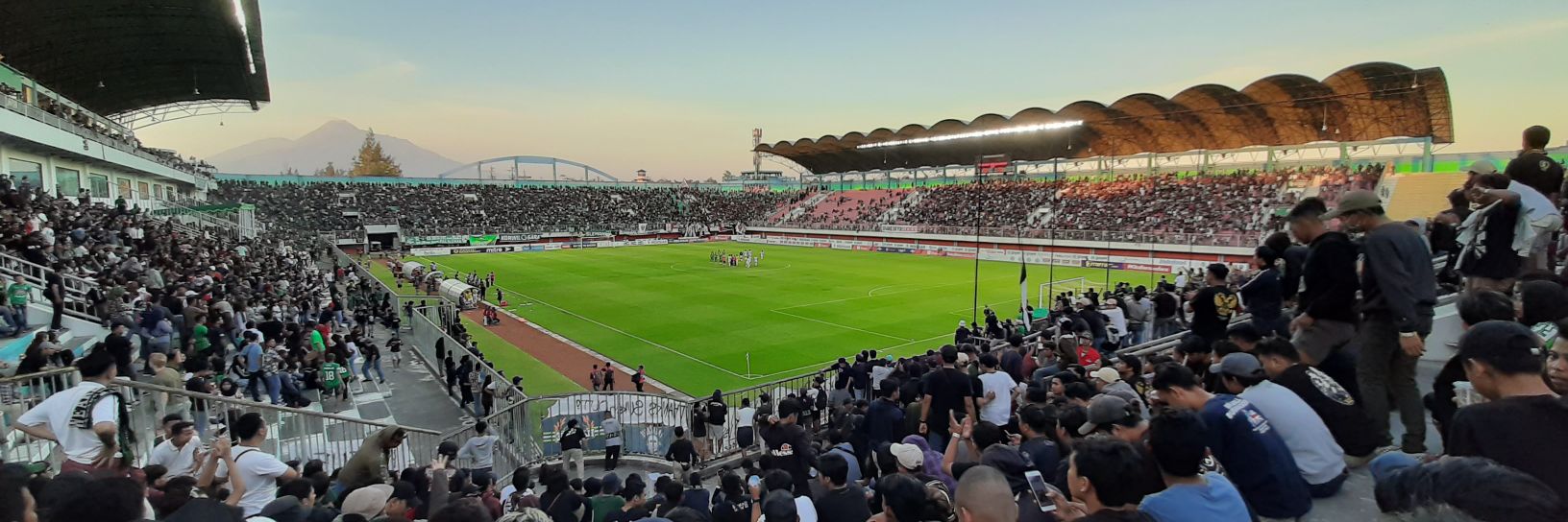 RizaRamonza's profile banner image