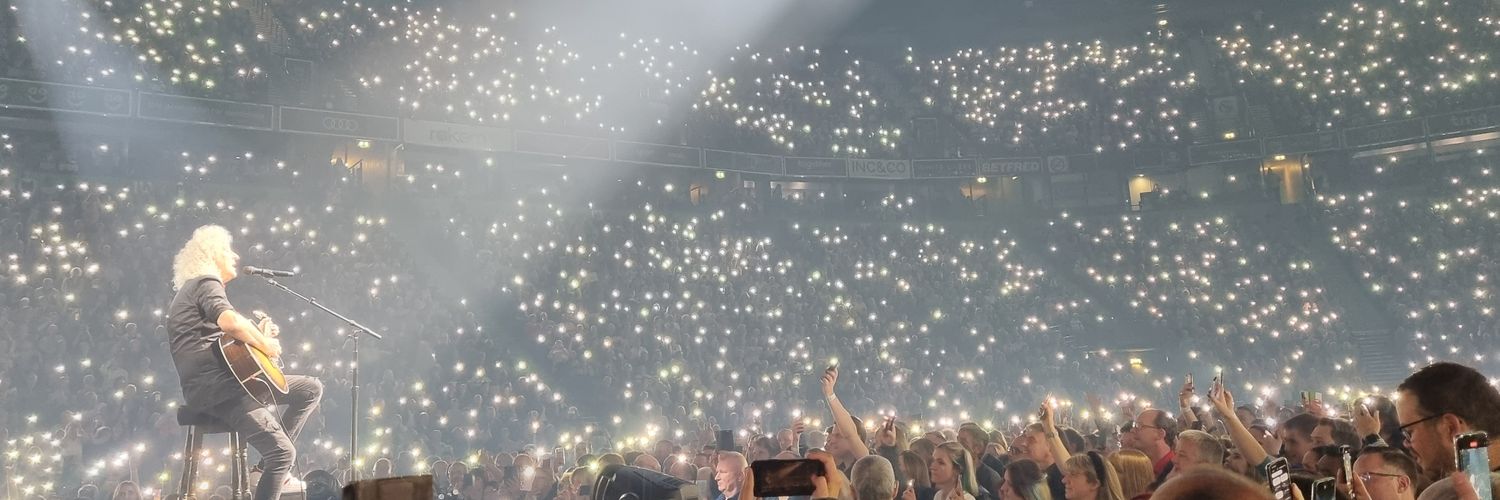 Chloe Carroll 🇺🇦🇵🇸 banner