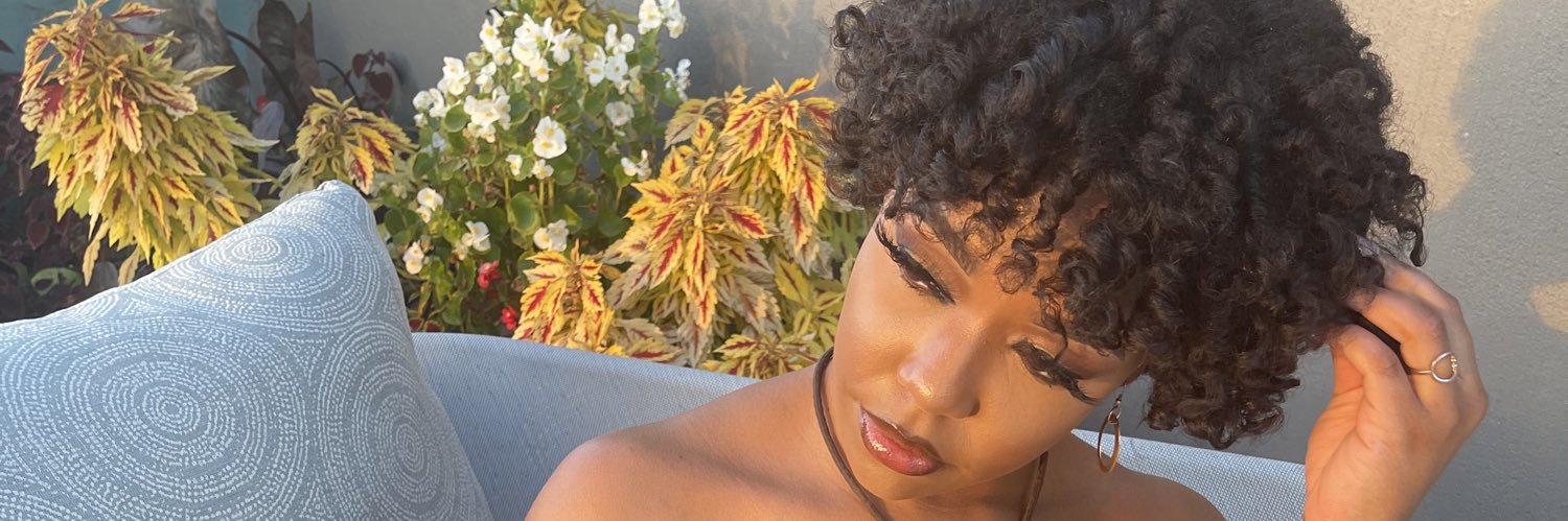 courtdanielle_'s profile banner image