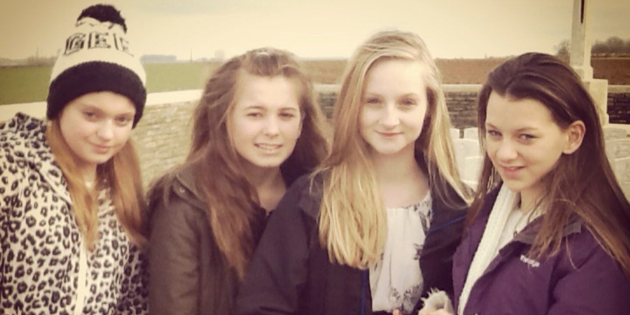 chlo_makin's profile banner image