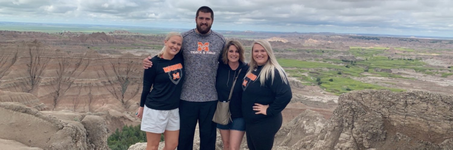 Chelsea_Hinkel's profile banner image