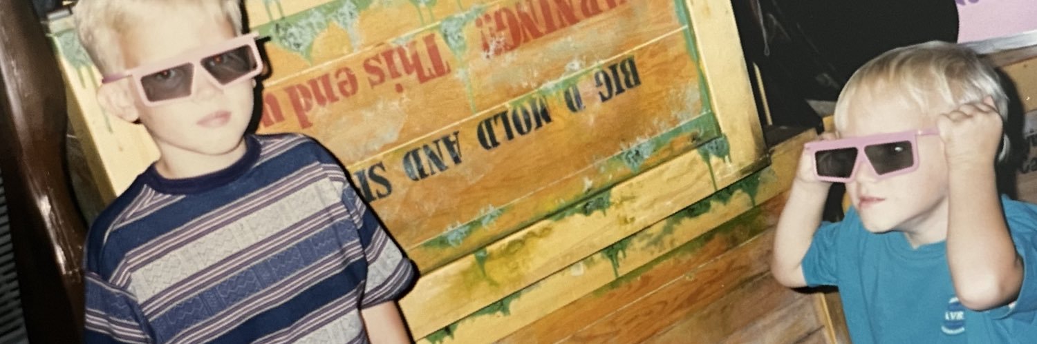 Travis banner