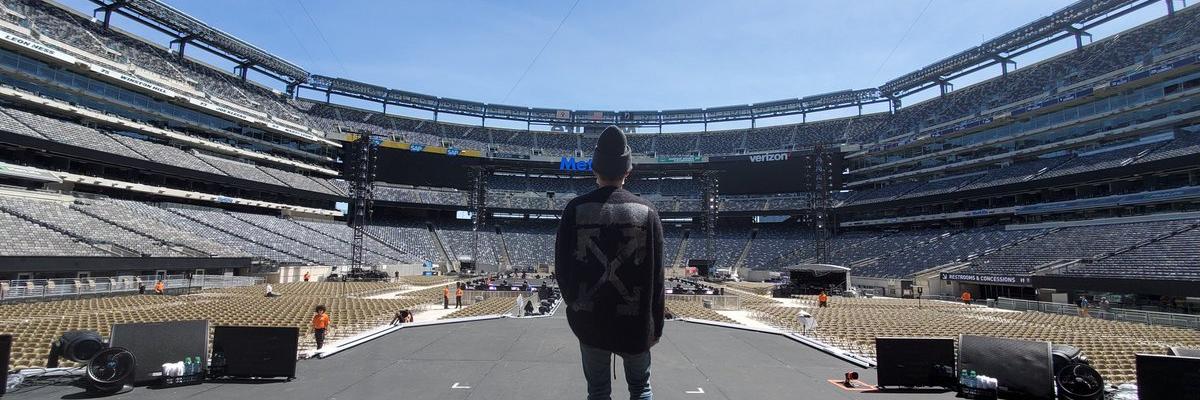 bumblelo's profile banner image