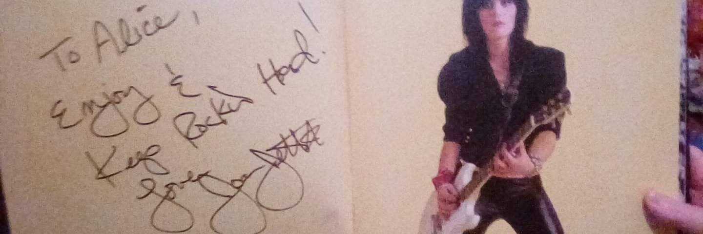 Alice Harrison ✈ 🖤 banner