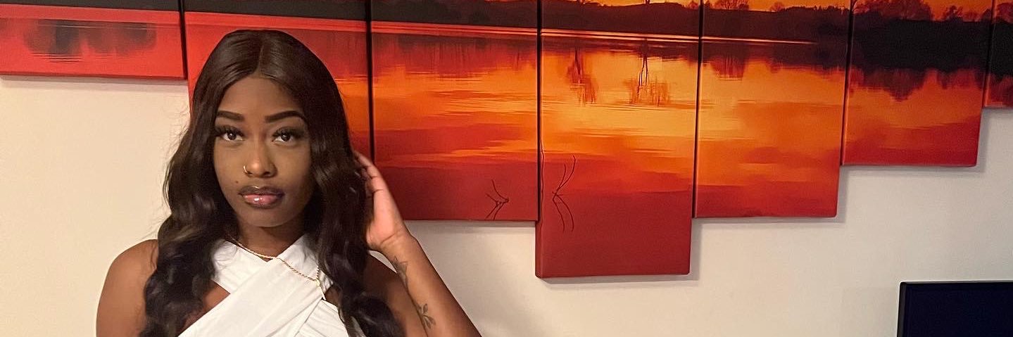 estherlauraaa's profile banner image