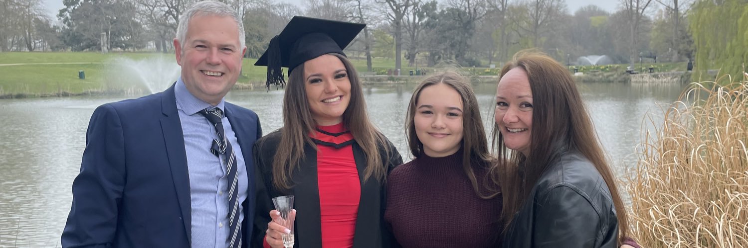 Issy_Wallings's profile banner image