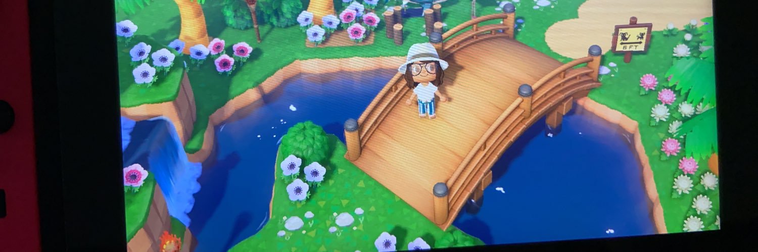 tahanaeee's profile banner image