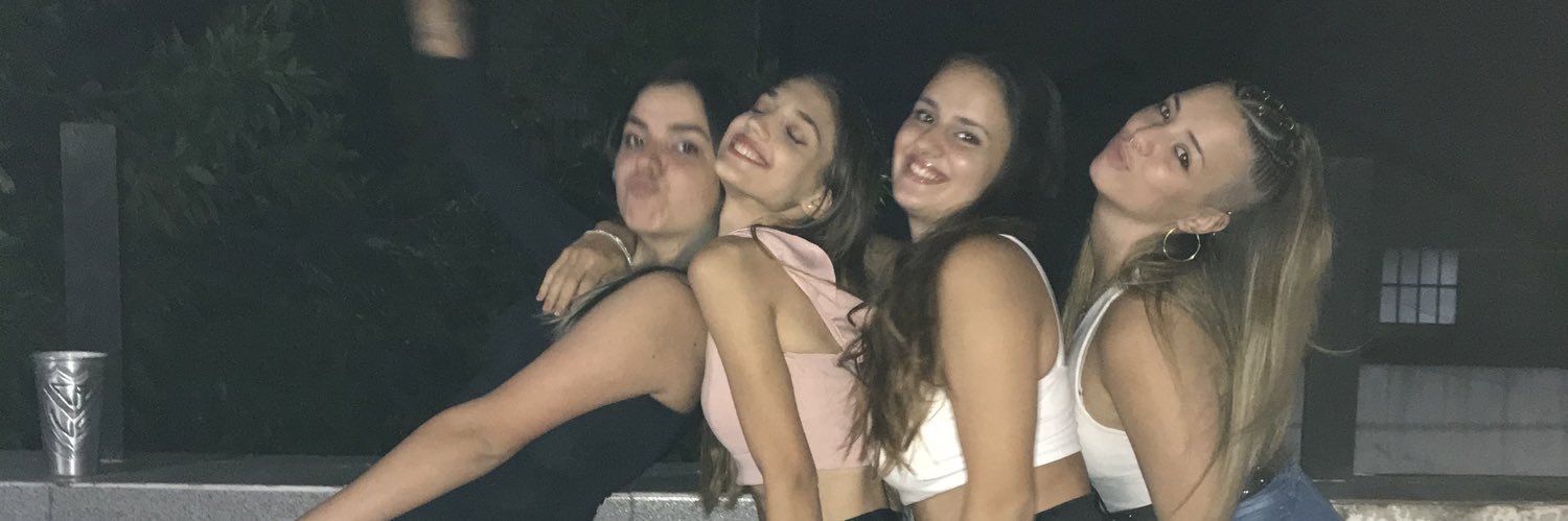 vickylumelli_'s profile banner image