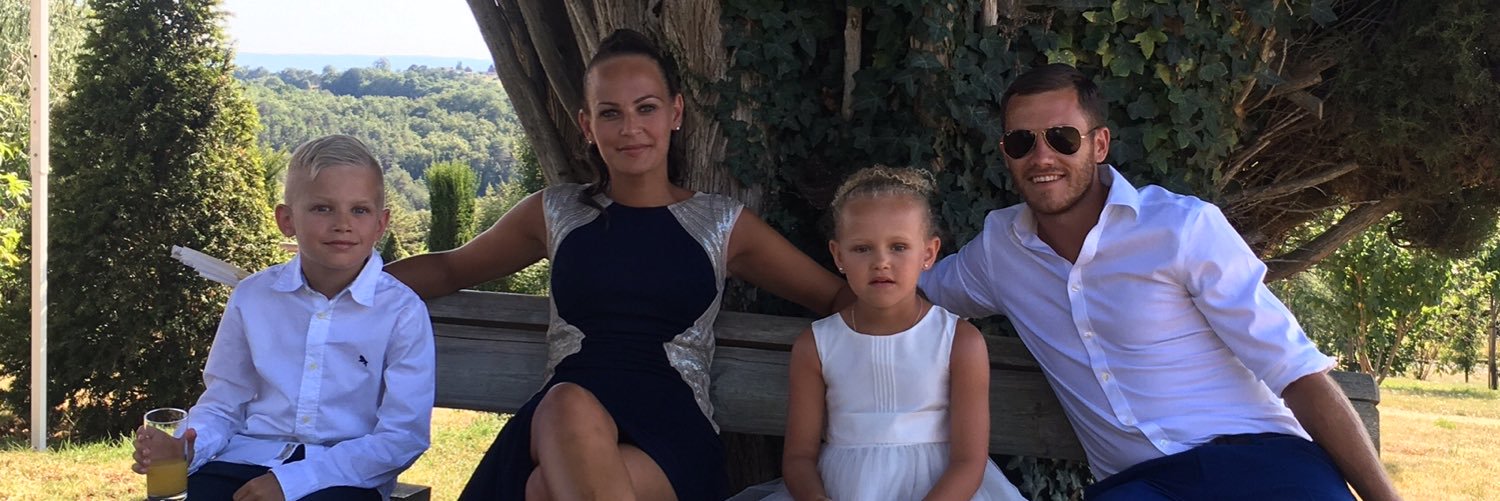 👫👫👶🏼 banner