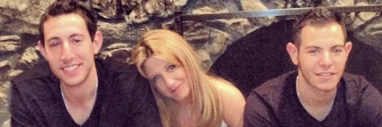 SignedMom's profile banner image