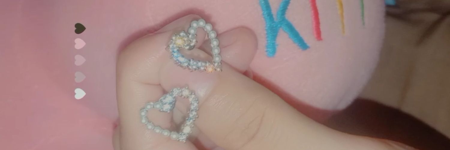 monavrny's profile banner image