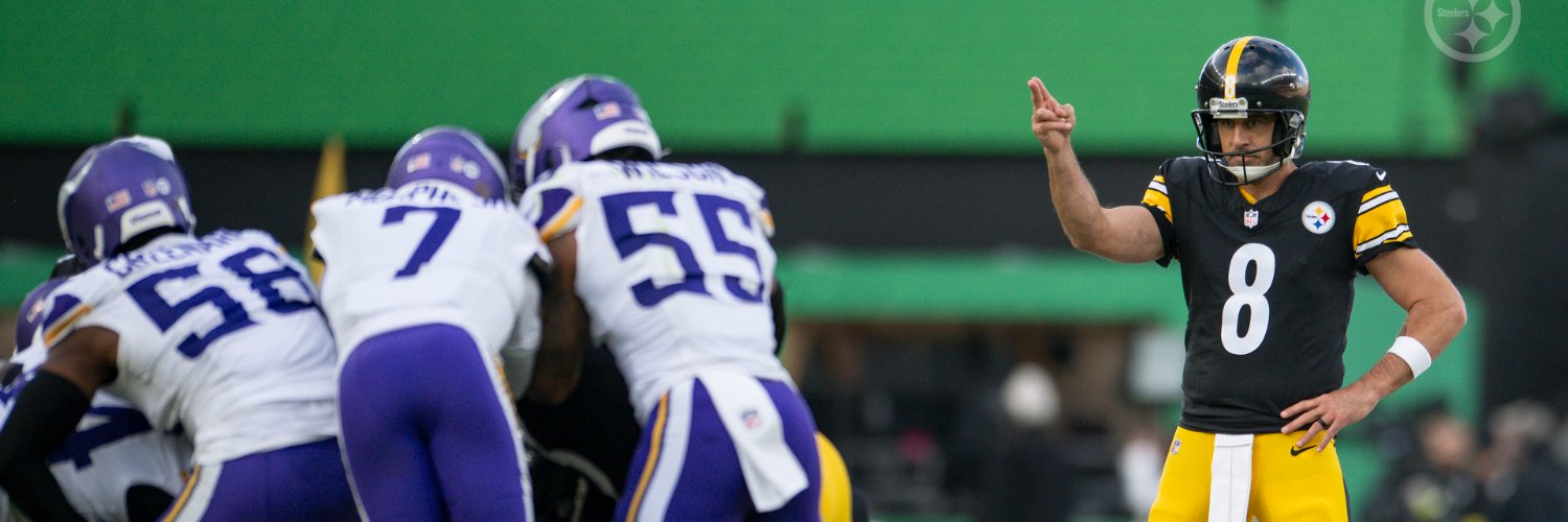 Israel Hernández banner