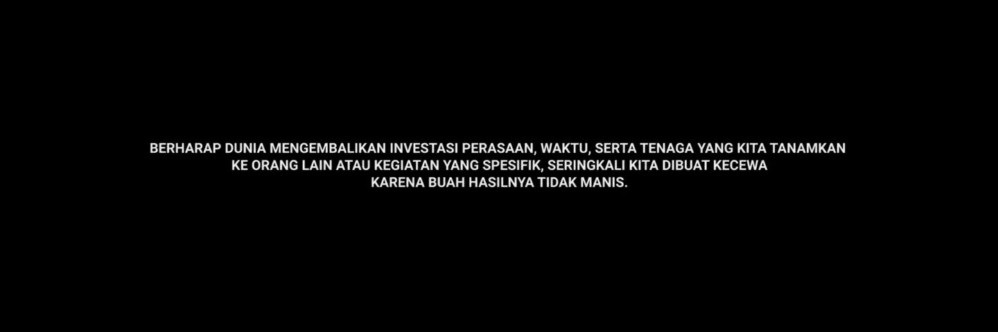 perempuan dengan headache banner