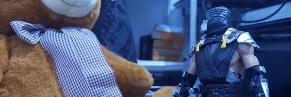 lyn___v Profile Banner