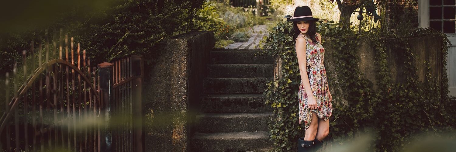 fannyandjune's profile banner image