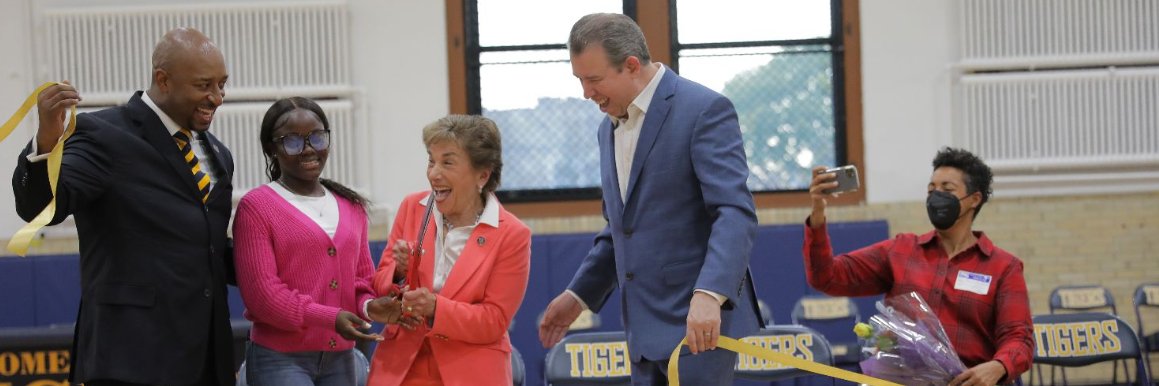Jan Schakowsky's banner