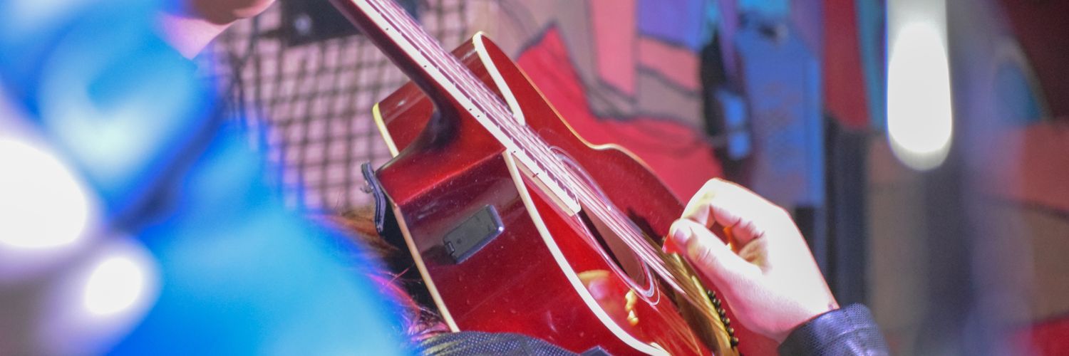 Robie Wood Official banner