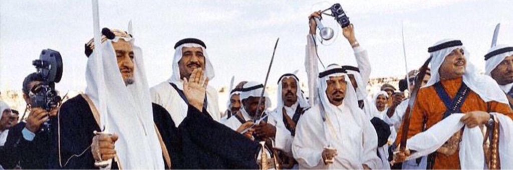 المستشار banner