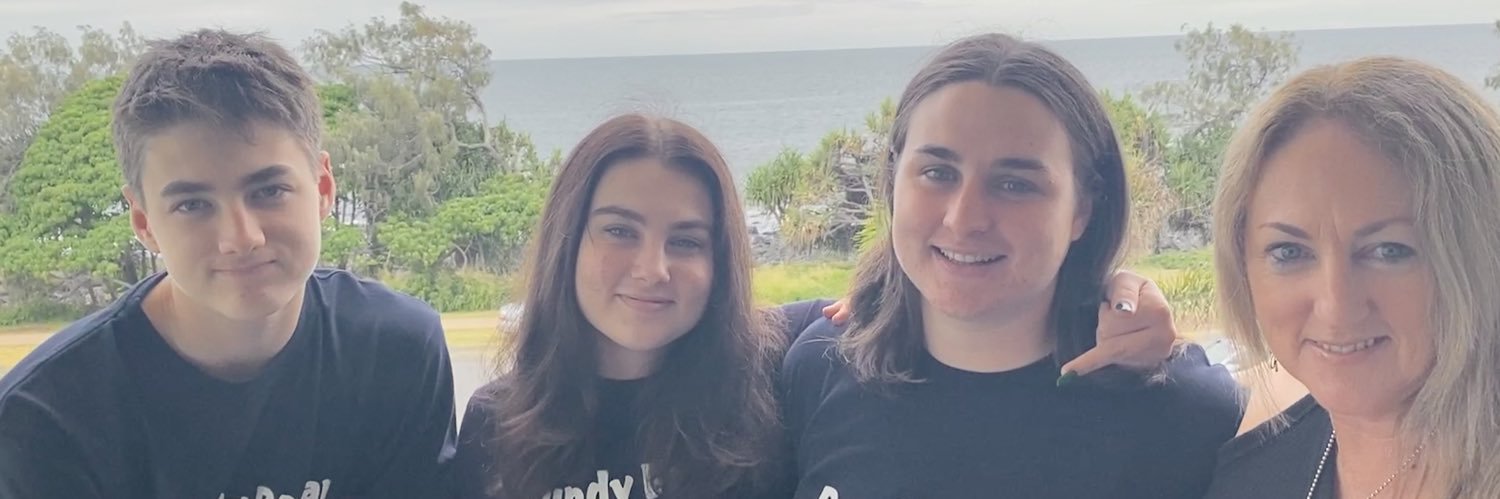 bailsandmoni's profile banner image