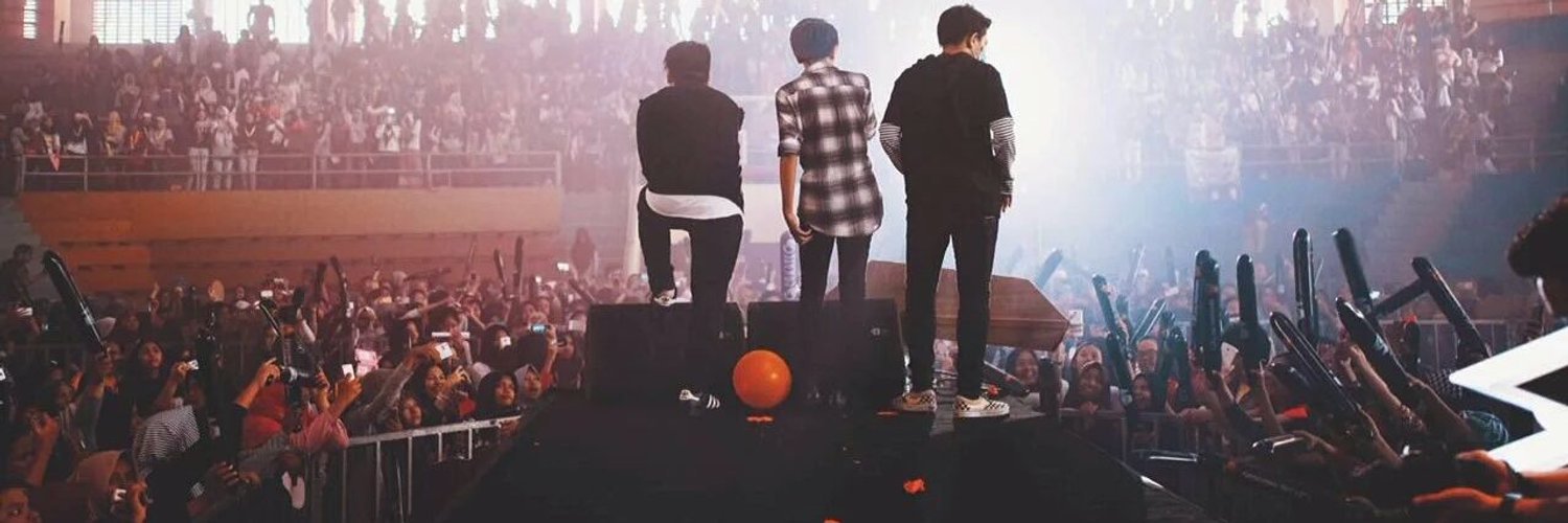 khikye27's profile banner image