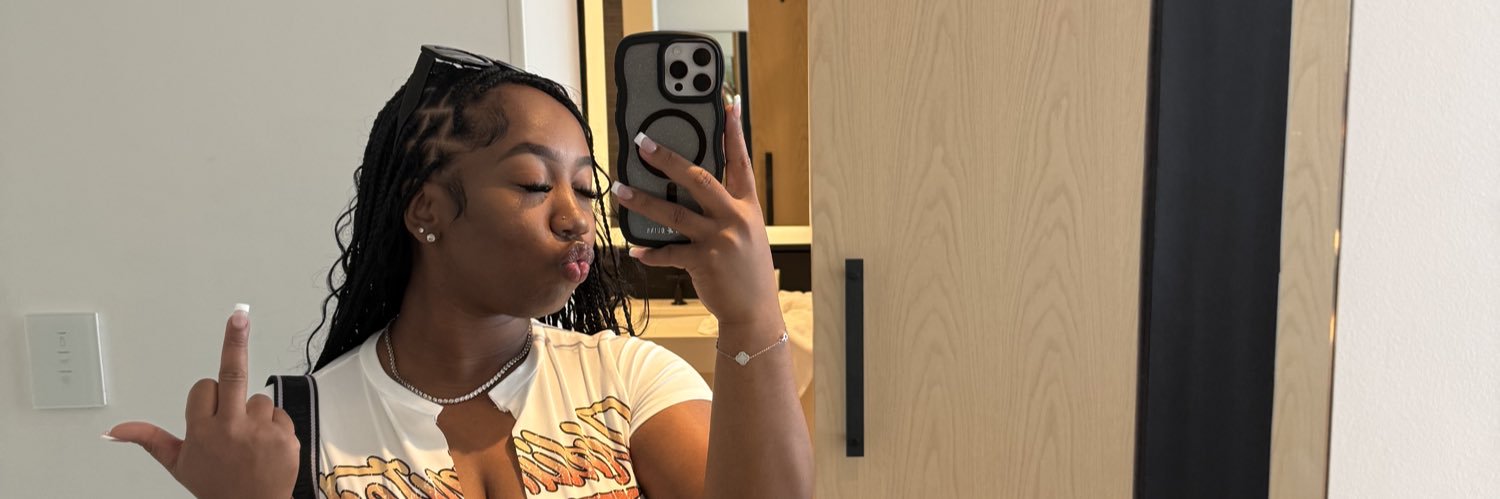desilee59's profile banner image
