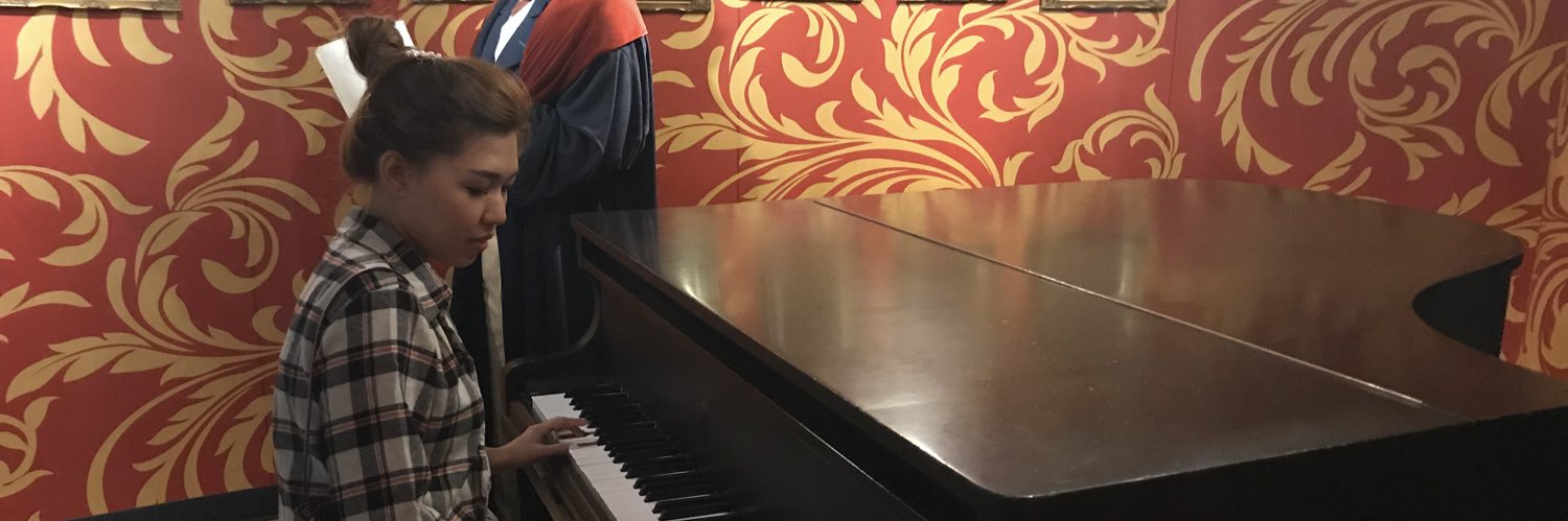 vhiesiandy's profile banner image