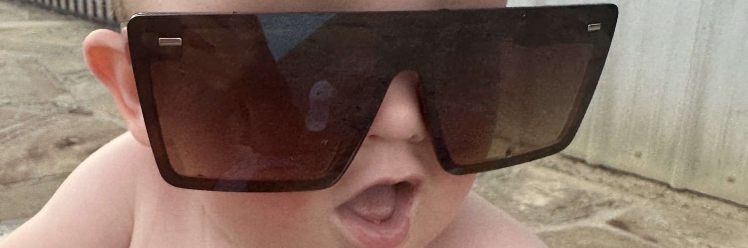clovinaweena's profile banner image