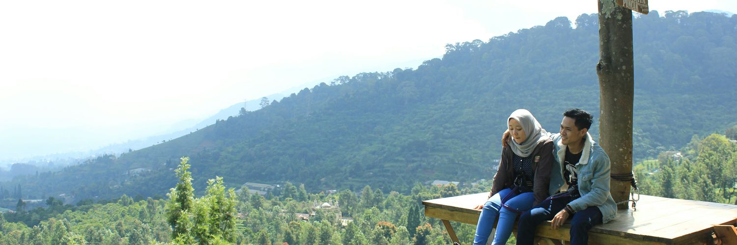 devisari_w's profile banner image